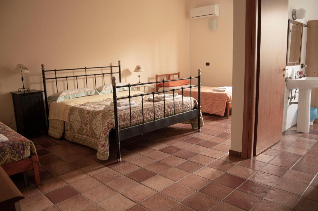 A Nespulara Bed and Breakfast Galati Marina Esterno foto